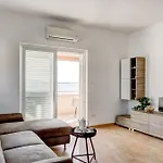 Spacious Near The Sea Апартаменти *