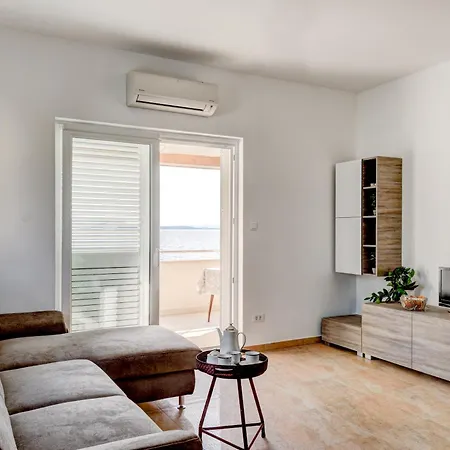 Spacious Near The Sea Apartament *