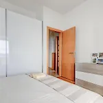 Apartament Spacious Near The Sea