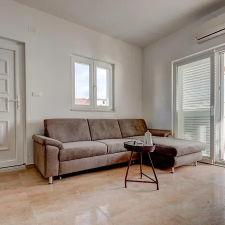 Lejlighed Spacious Near The Sea Zadar